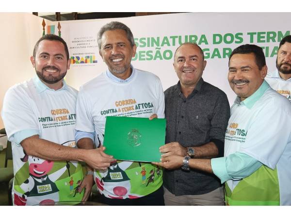 Icó participa do evento de assinatura do Termo de Adesão do Garantia Safra